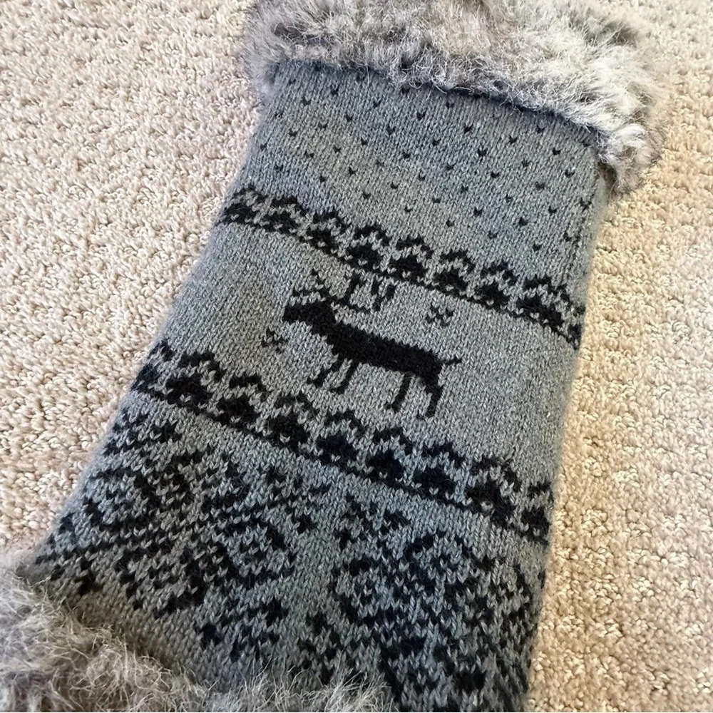Women’s Gray Knit Hand Warmer Black Faux Fur Fleece Lined Muff Warm Winter Deer